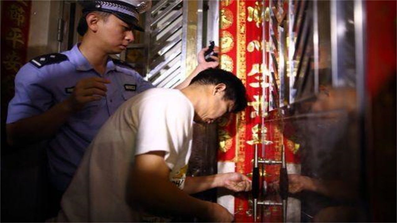 广安请开锁师傅开了锁后，师傅